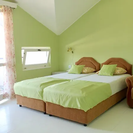 Apartman Milna 2 *